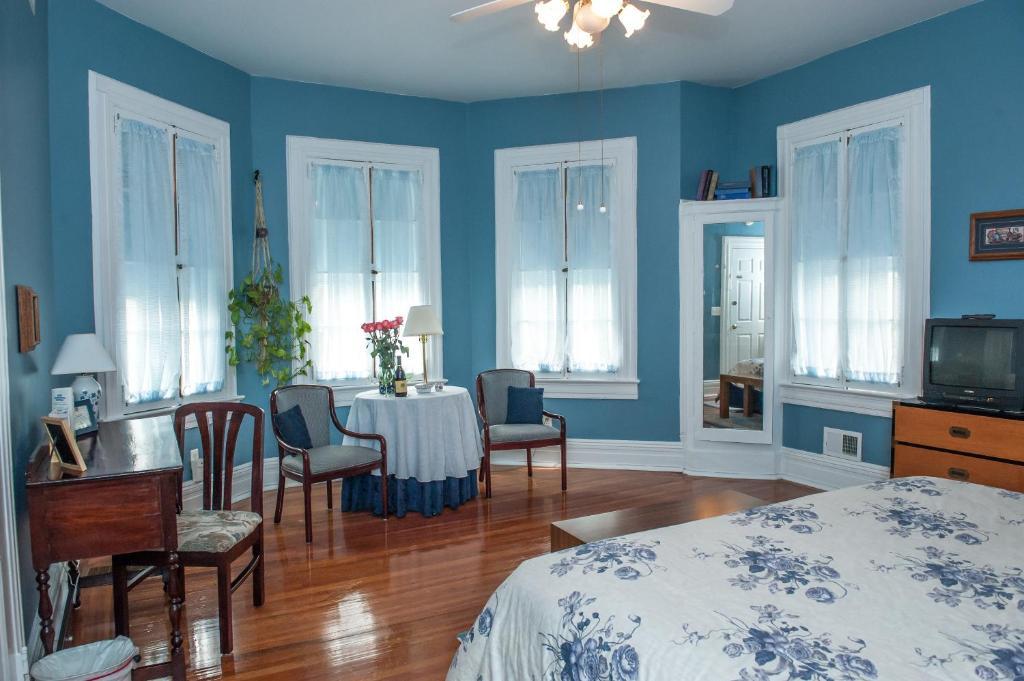 Cedars & Beeches Bed & Breakfast Long Branch Oda fotoğraf