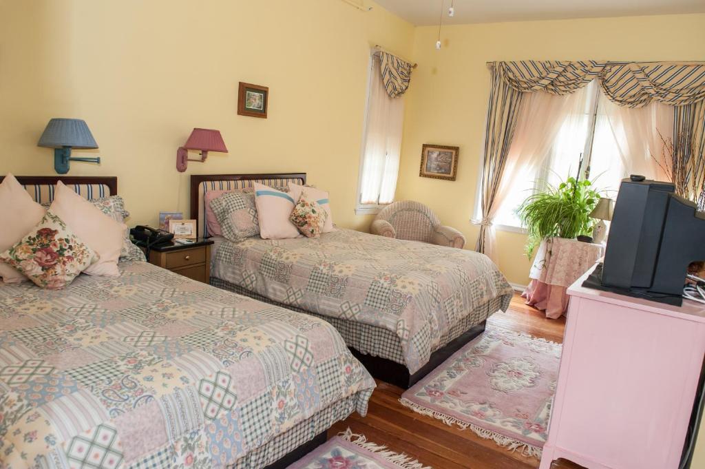 Cedars & Beeches Bed & Breakfast Long Branch Oda fotoğraf